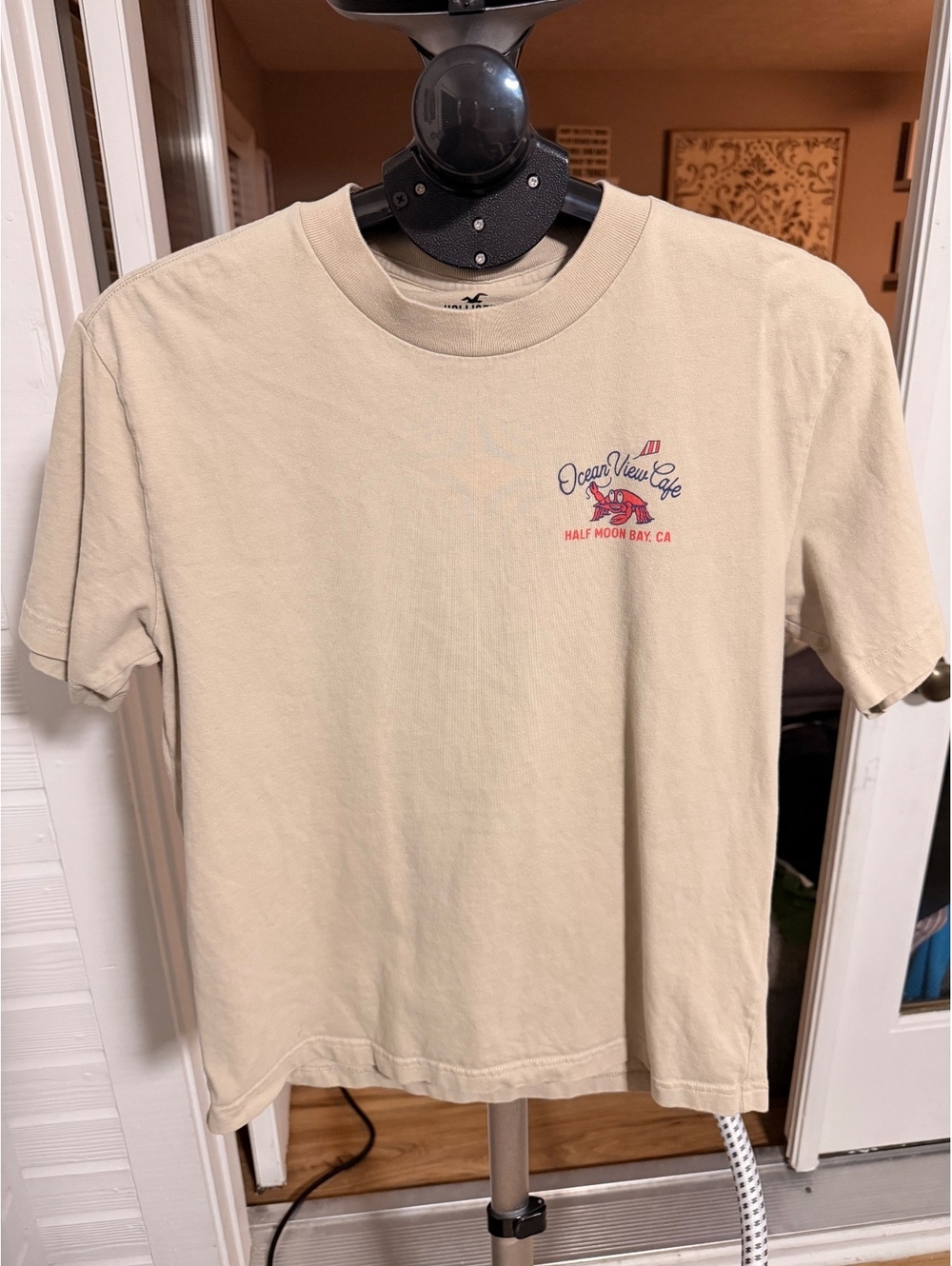 Hollister Ocean View Cafe cream graphic T-shirt